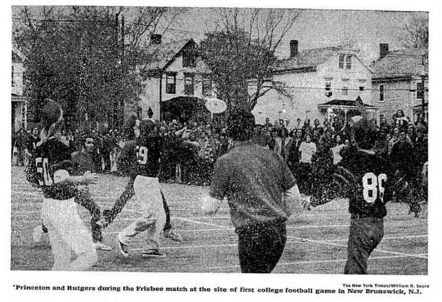 photo-du-premier-match-de-frisbee-ultimate-en-1972-entre-Princeton-et-Rutgers