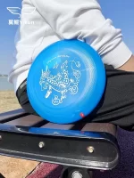 Frisbee pour enfants Yikun UltiPro Junior Ultimate Disc 135g Bleu posé sur un banc - Boutique en ligne Frisbee-Ultimate