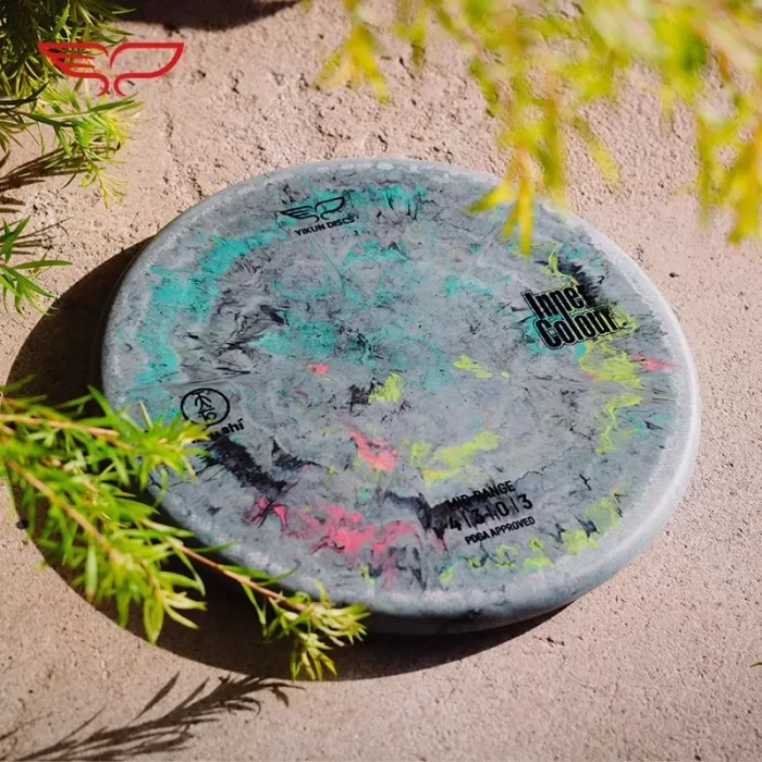Frisbee Yikun Disc-Golf Mid-Range TIANSHI - Modèle B au sol