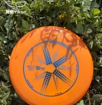 Yikun Ultimate Disc UltiPenta Disc Orange sur l'herbe